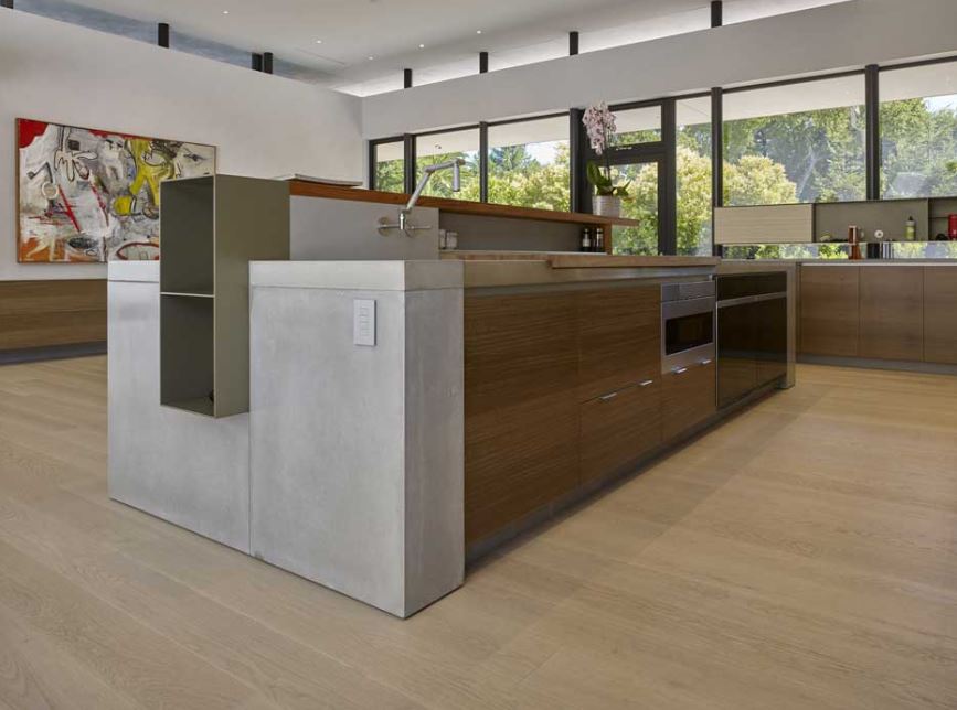 Kitchen in home that utilizes a Messana Ray Magic® Radiant Ceiling for Hydronic Heating and Cooling.