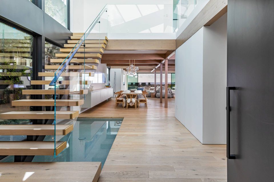 Living space in Malibu home that utilizes a radiant ceiling system for heating and cooling.